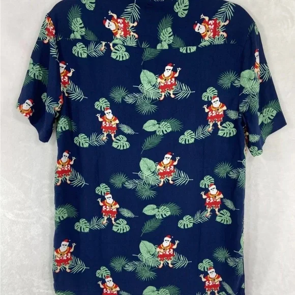 NEW Denim & Flower Ricky Singh Christmas Hawaiian Santa Shirt large MSRP $44 - Picture 5 of 9
